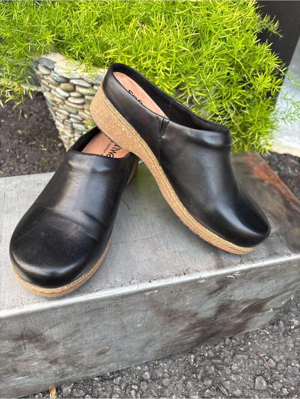 SOFTWALK Arvada Clog, Black Leather Cushioned Everyday Walking Slip On 9 W